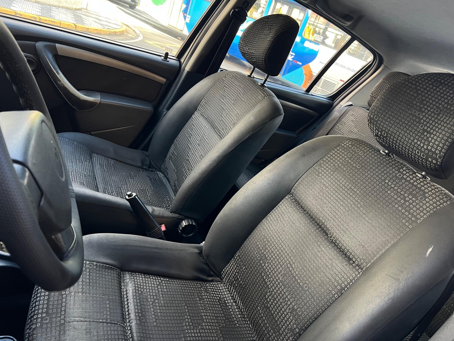 RENAULT Sandero - Foto