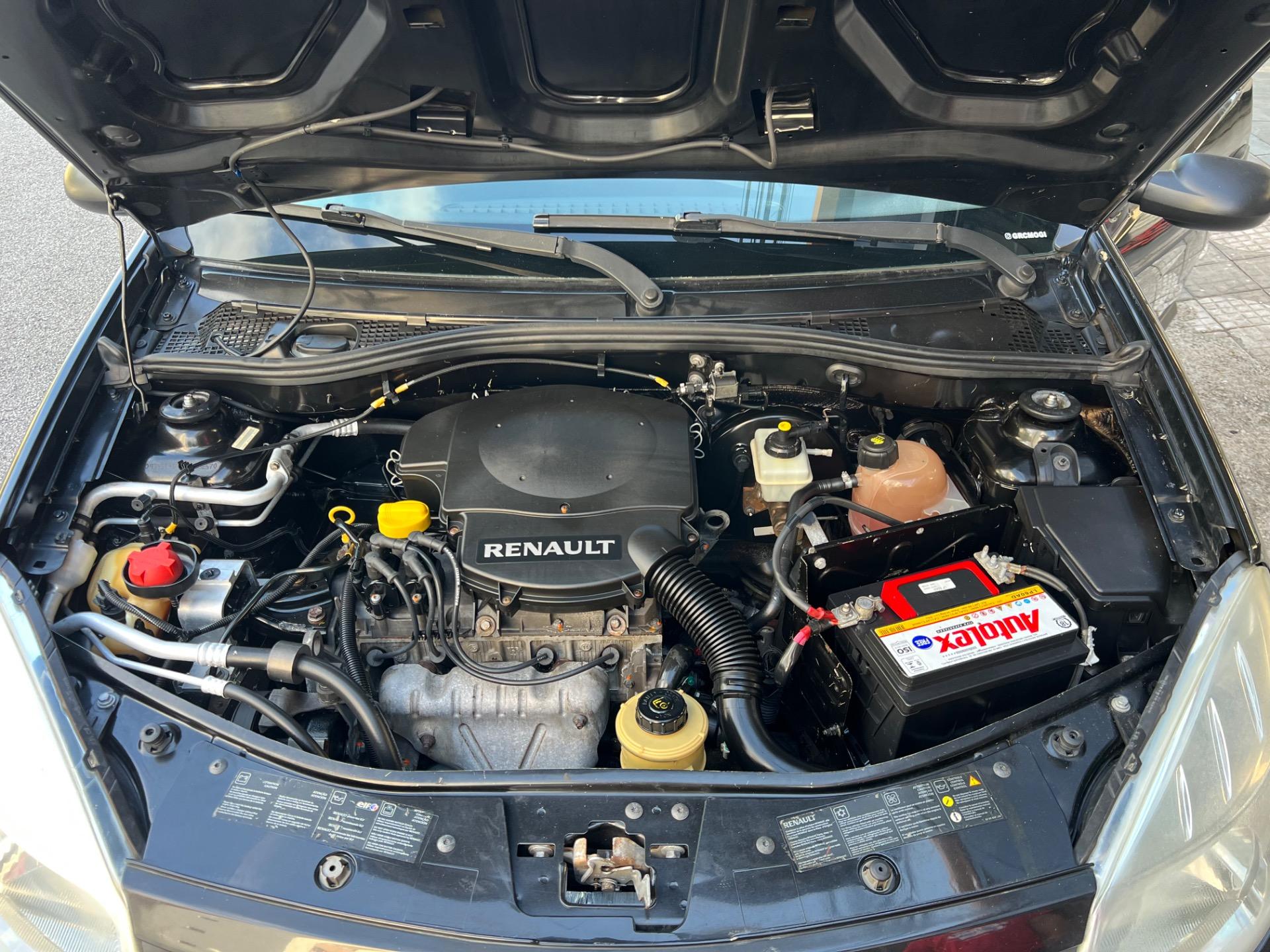 RENAULT Sandero - Foto