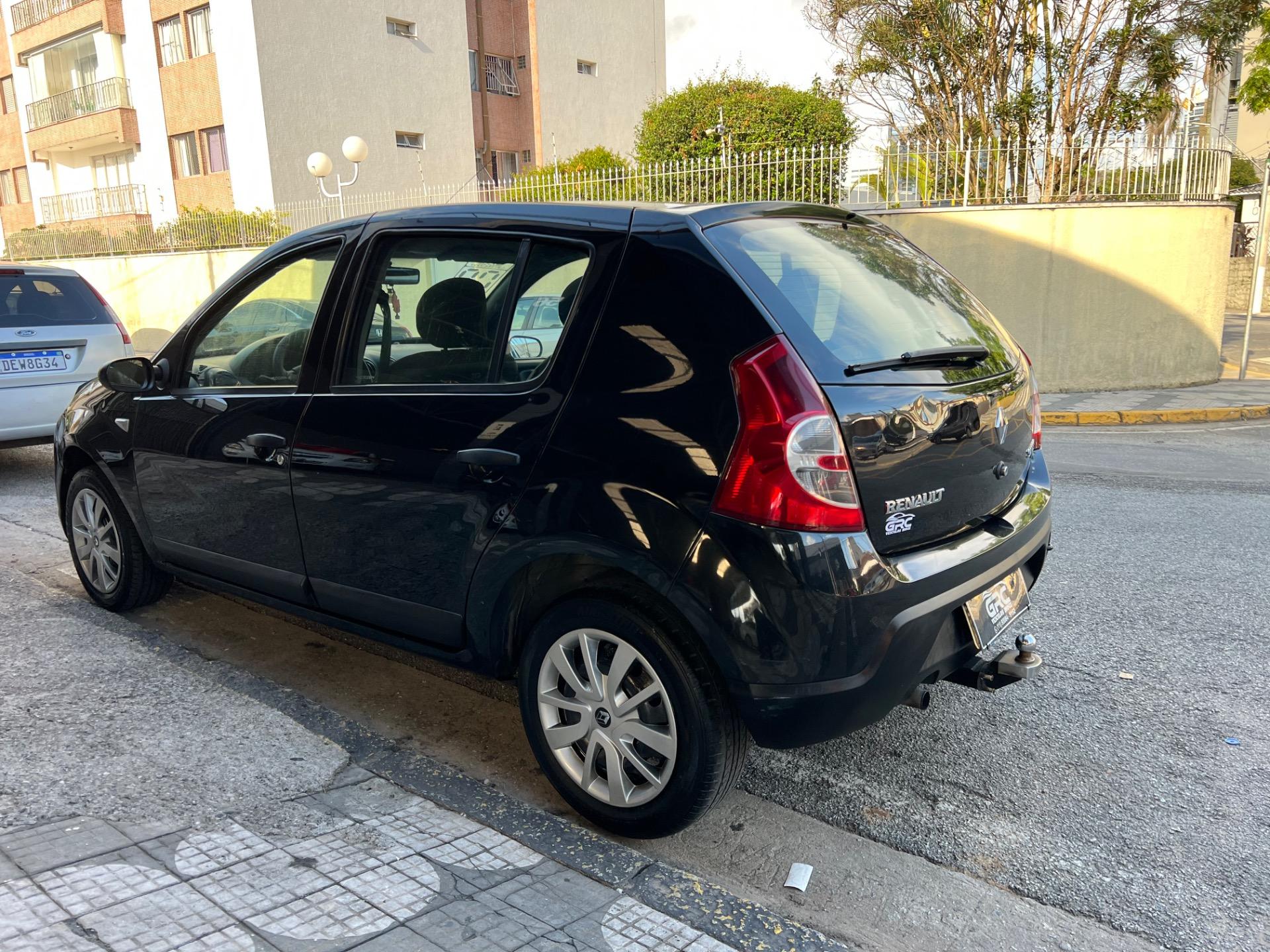 RENAULT Sandero - Foto