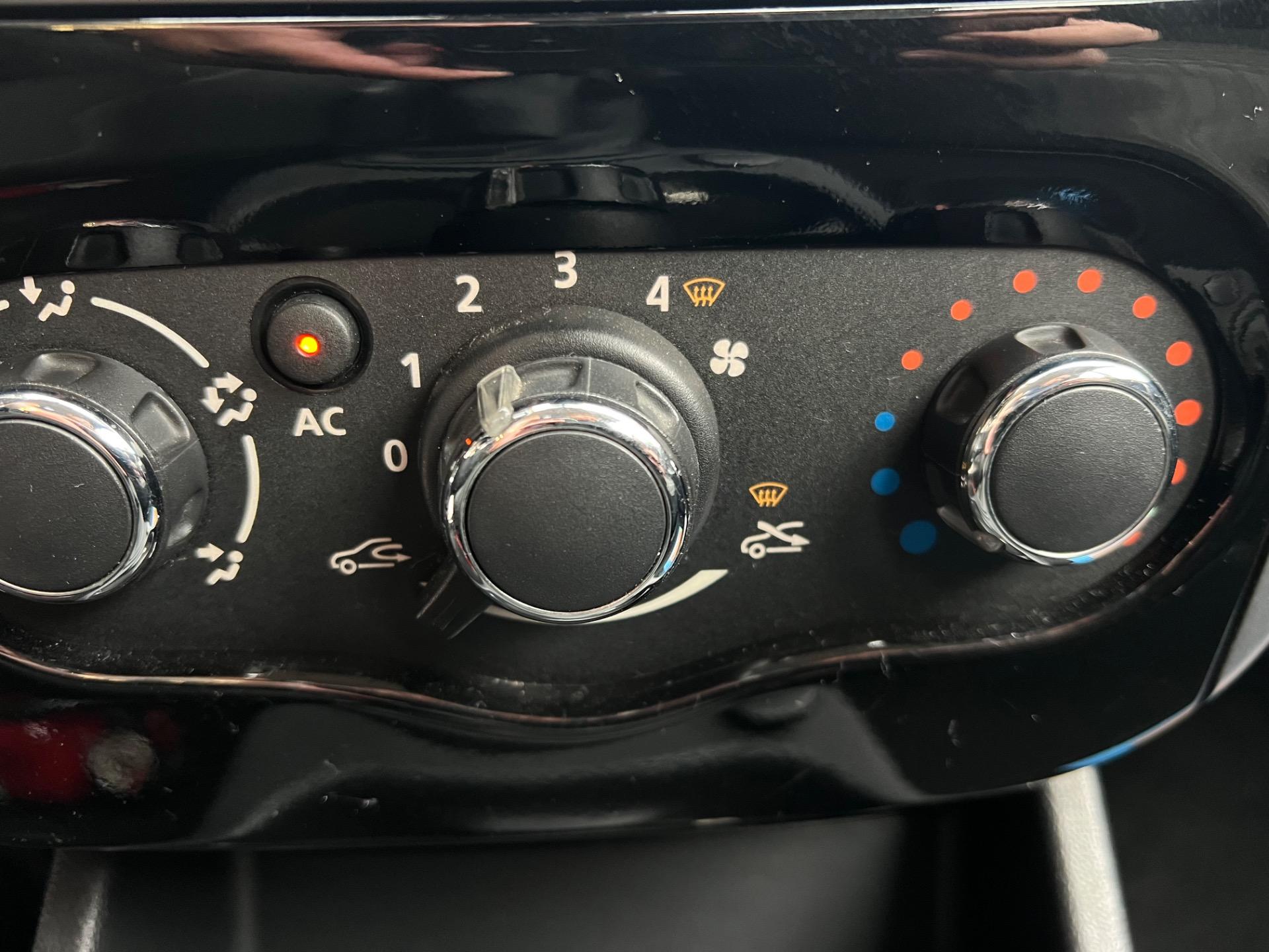 RENAULT Sandero - Foto