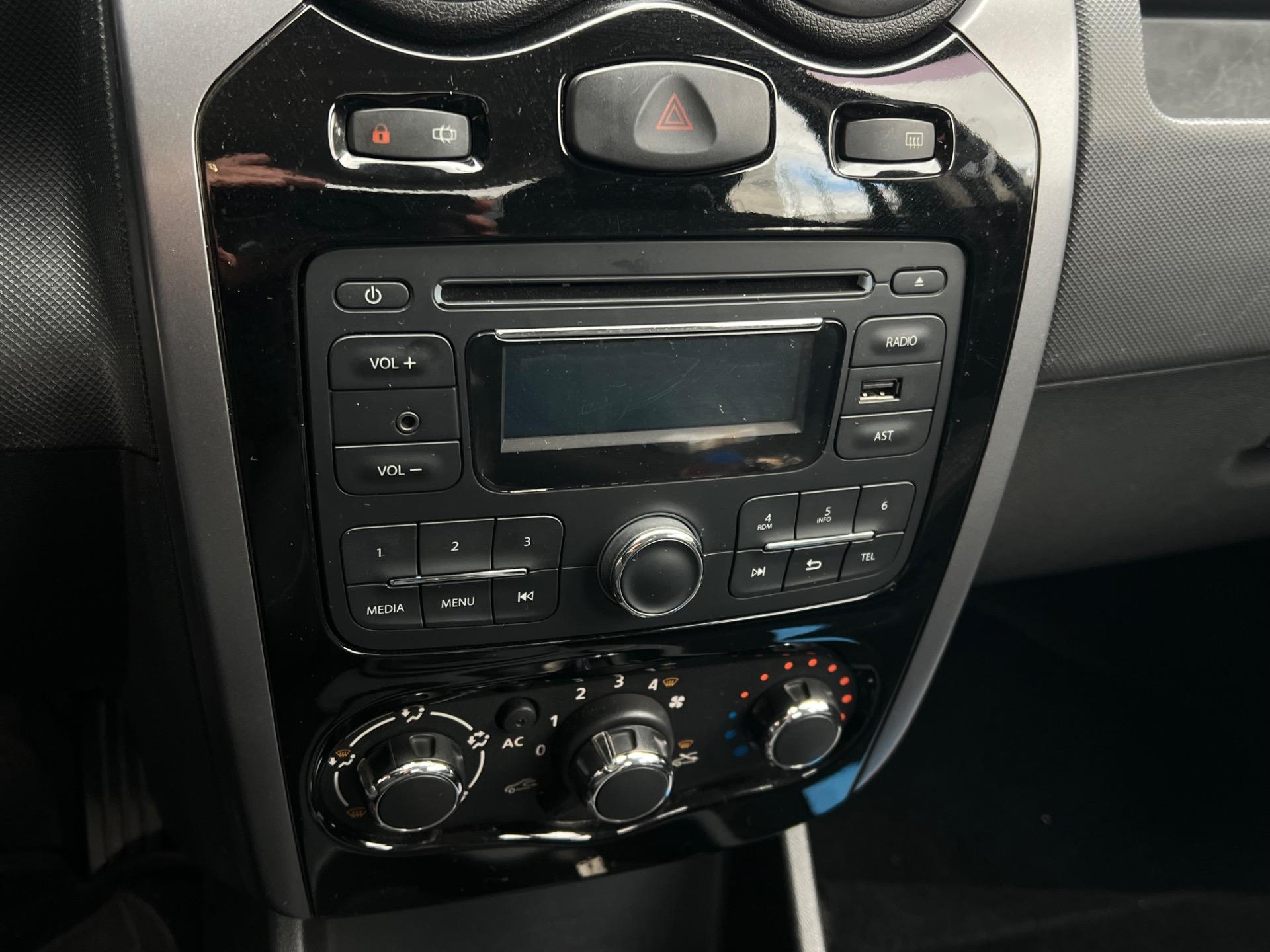 RENAULT Sandero - Foto