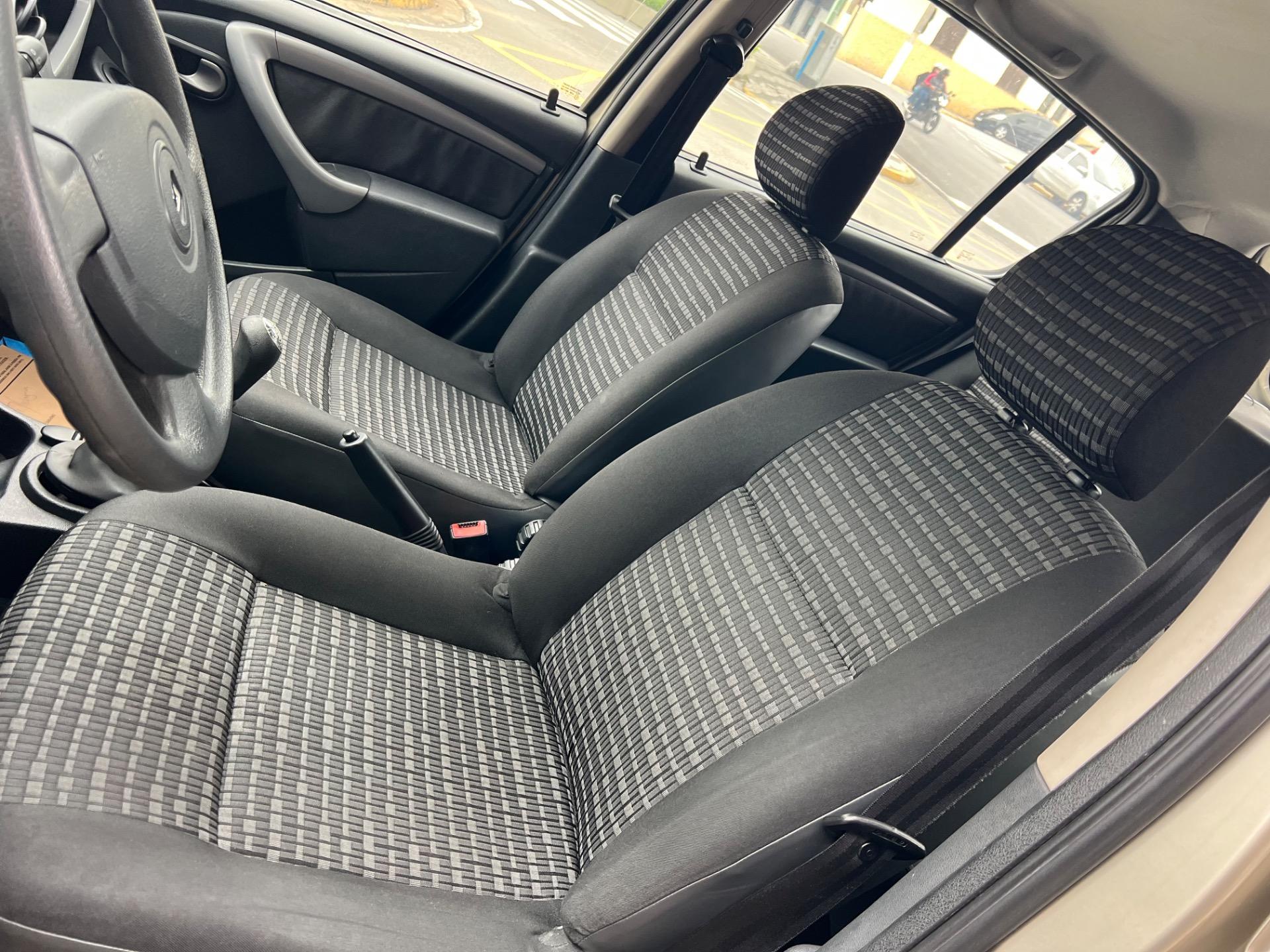 RENAULT Sandero - Foto