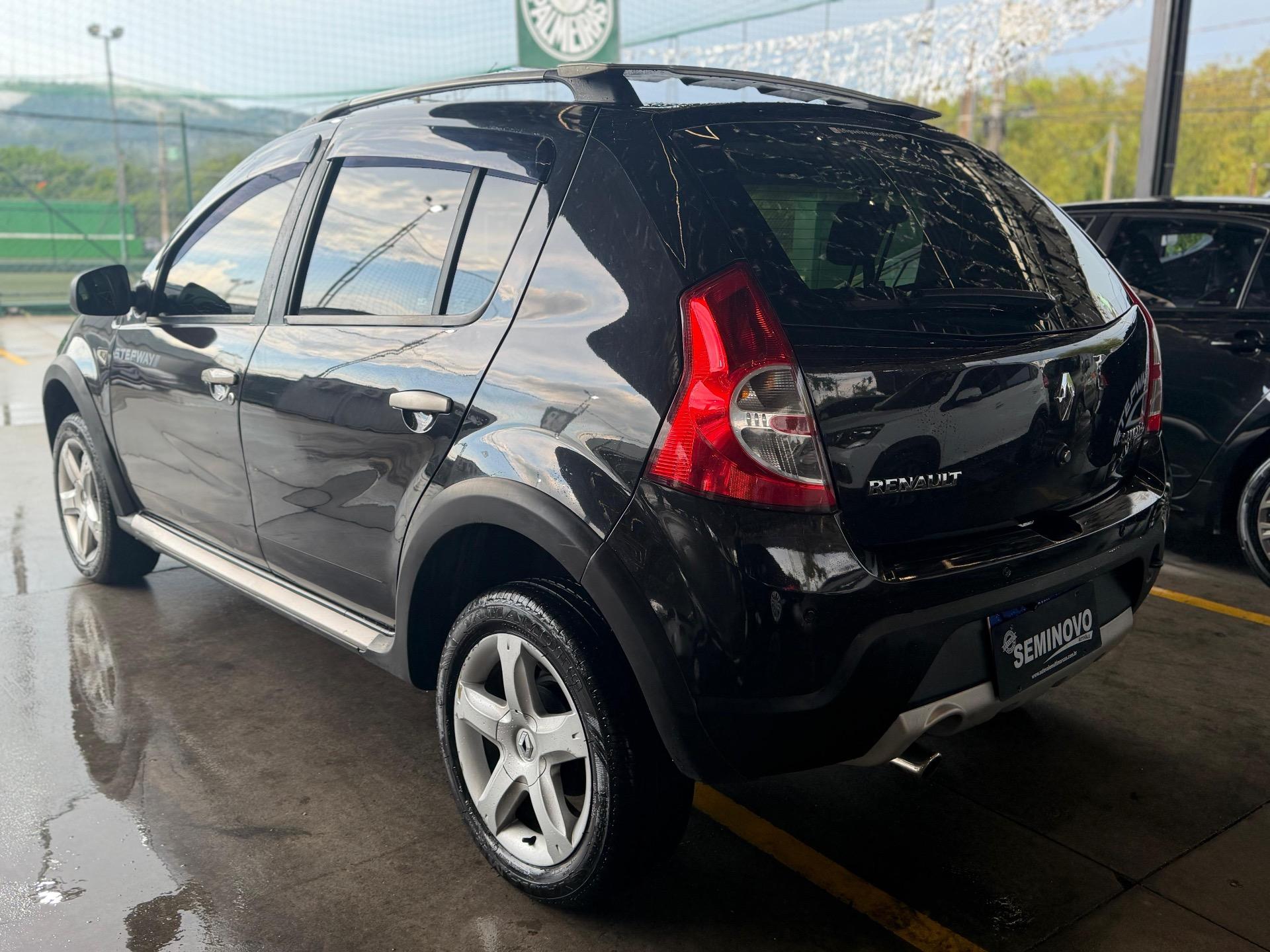 RENAULT Sandero - Foto