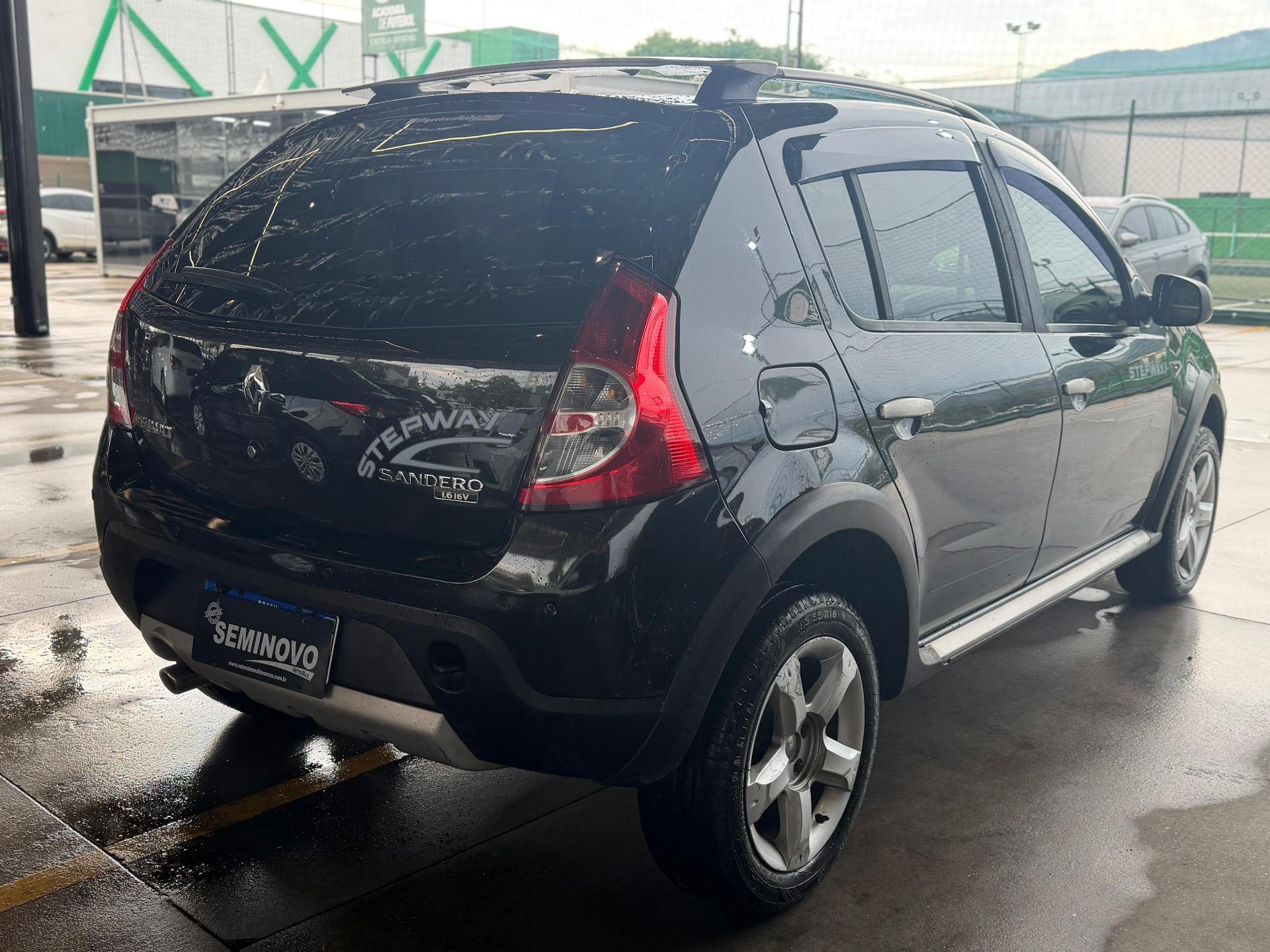 RENAULT Sandero - Foto