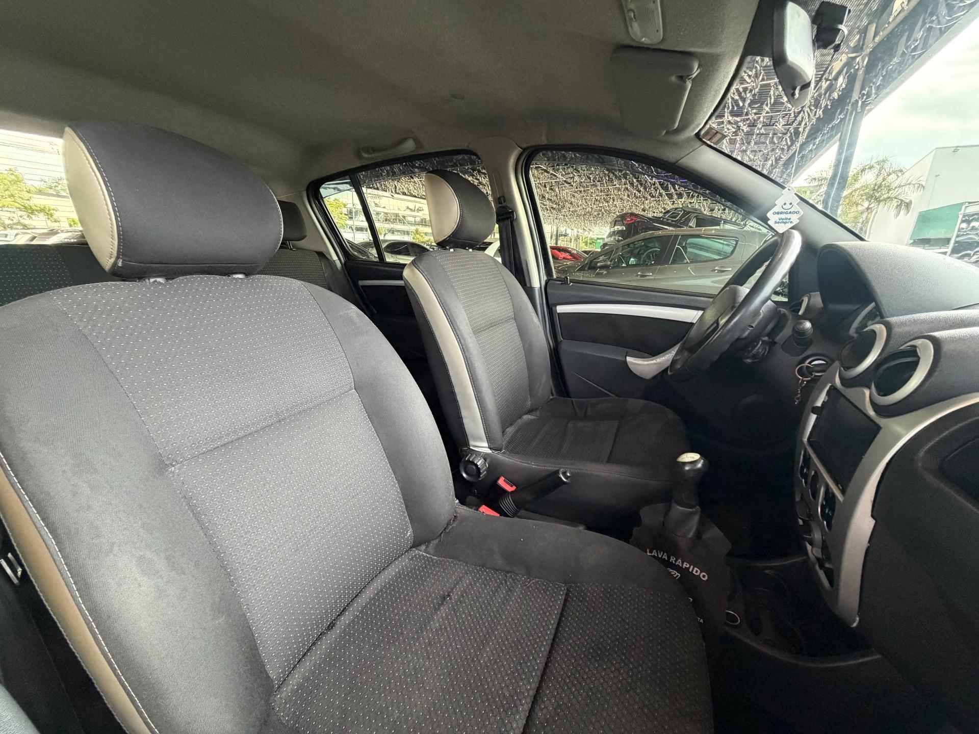 RENAULT Sandero - Foto