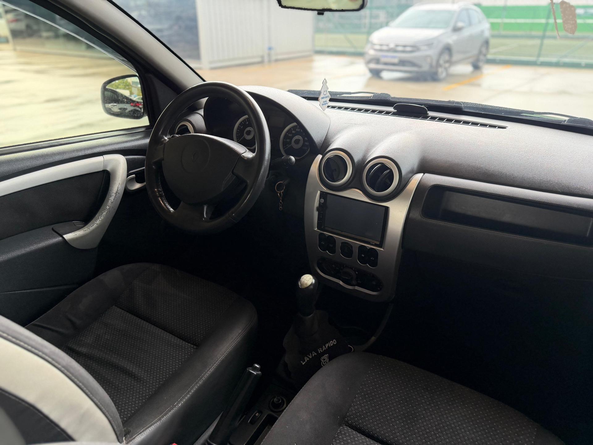 RENAULT Sandero - Foto