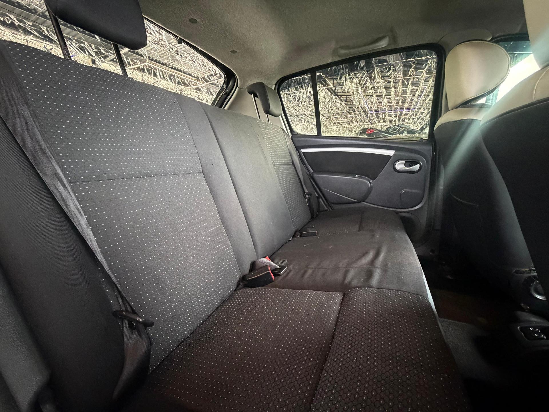 RENAULT Sandero - Foto