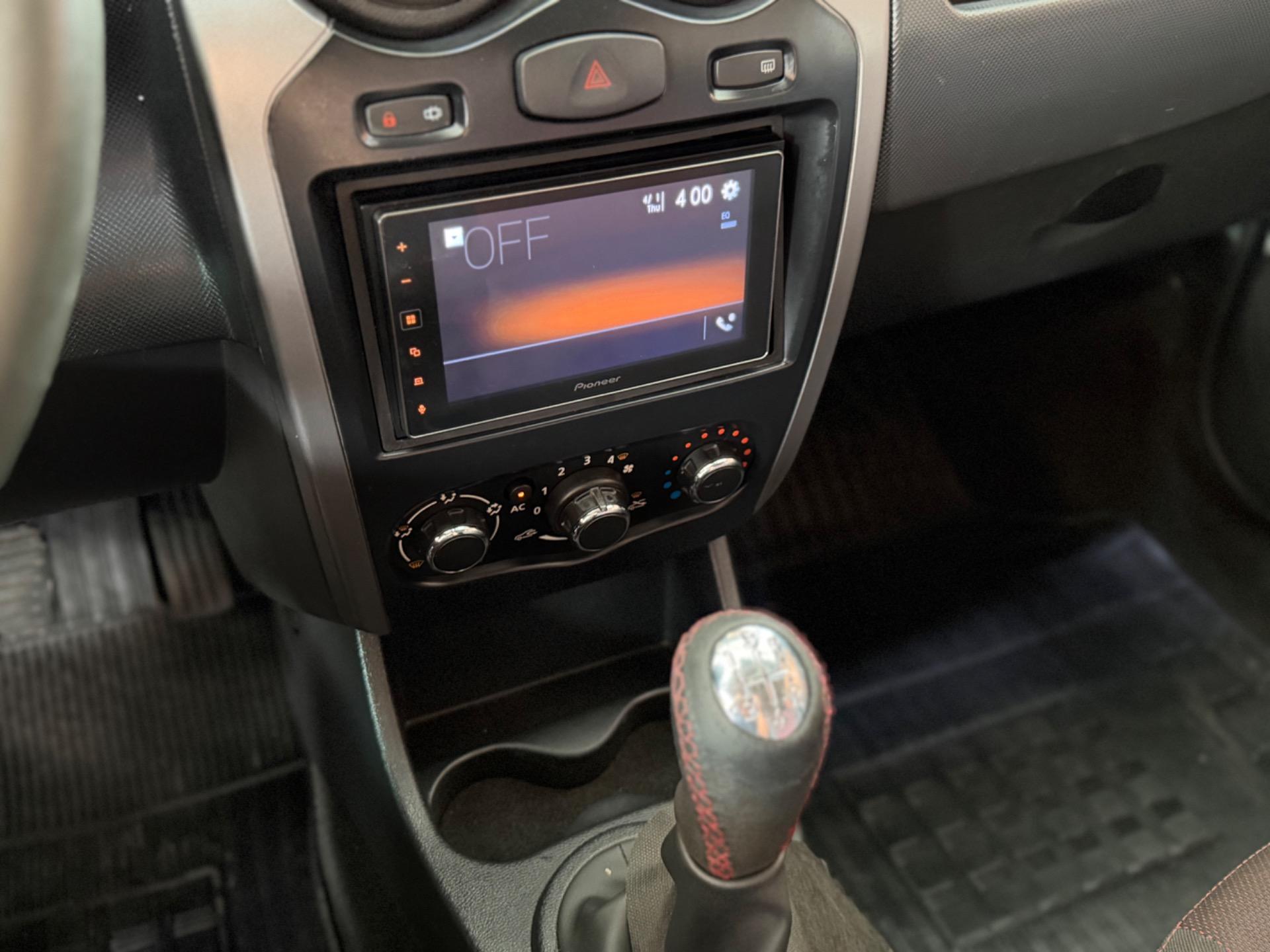 RENAULT Sandero - Foto