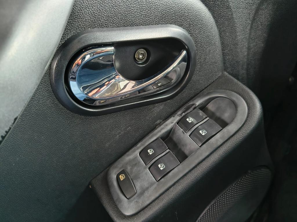 RENAULT Sandero - Foto