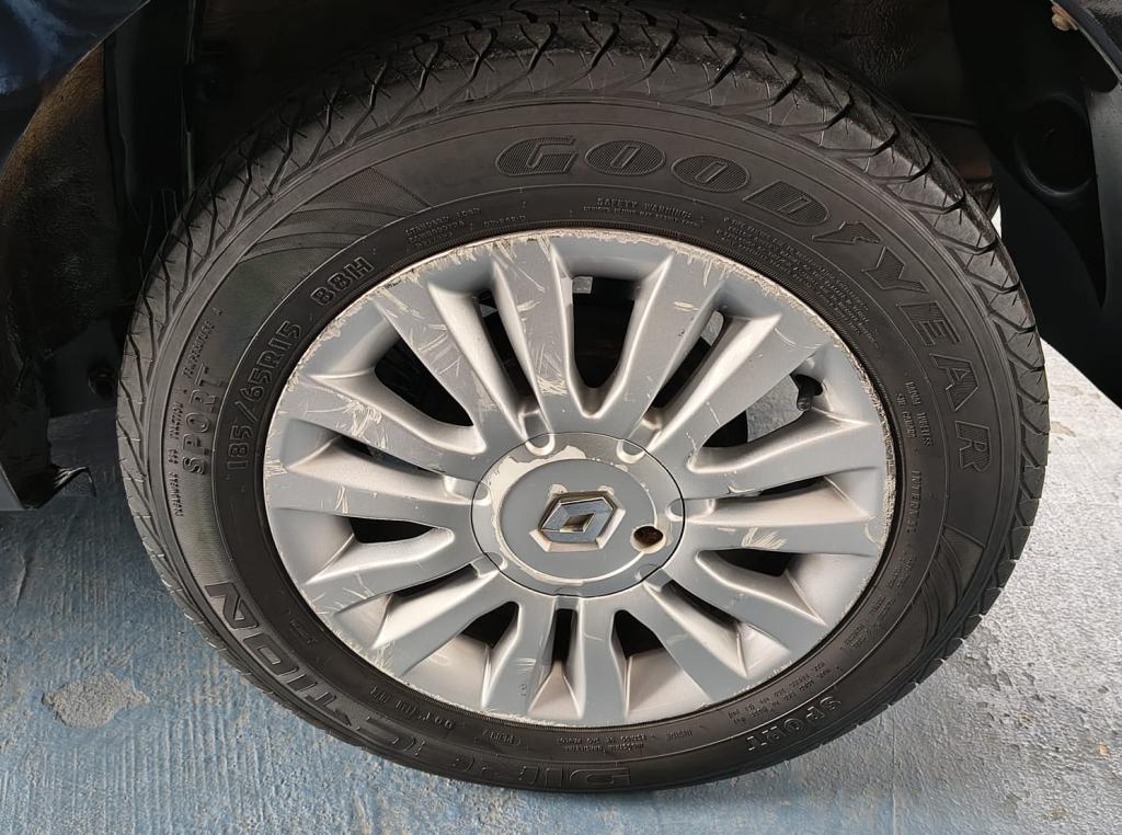 RENAULT Sandero - Foto