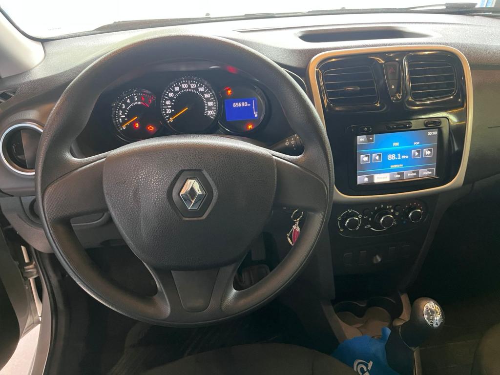 RENAULT Sandero - Foto