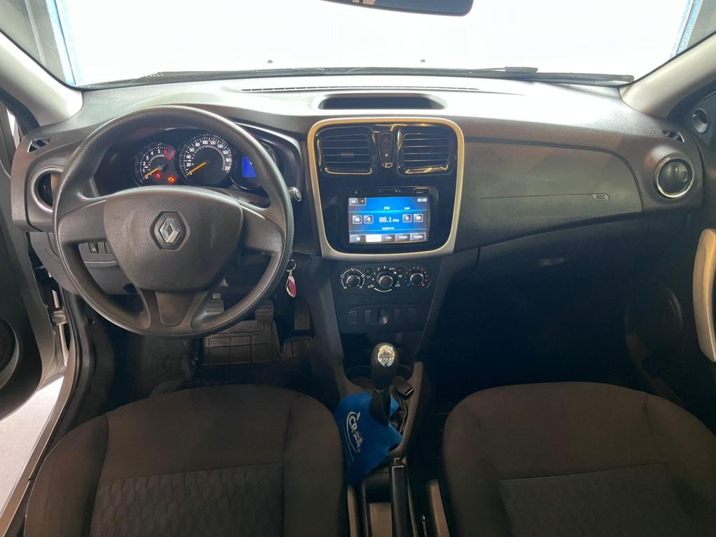 RENAULT Sandero - Foto