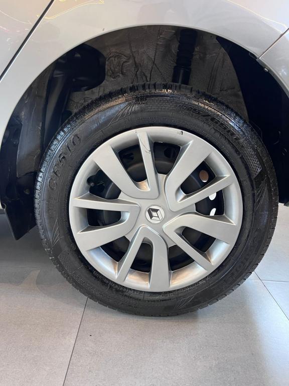 RENAULT Sandero - Foto