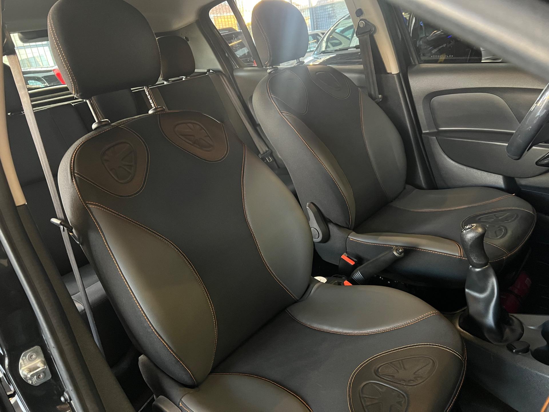 RENAULT Sandero - Foto