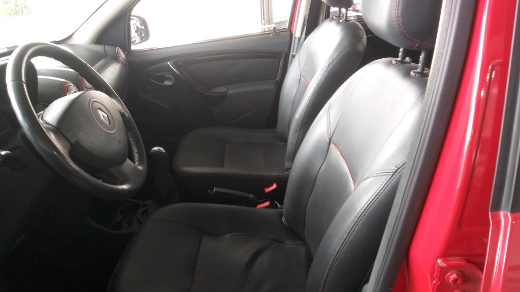 RENAULT Sandero - Foto