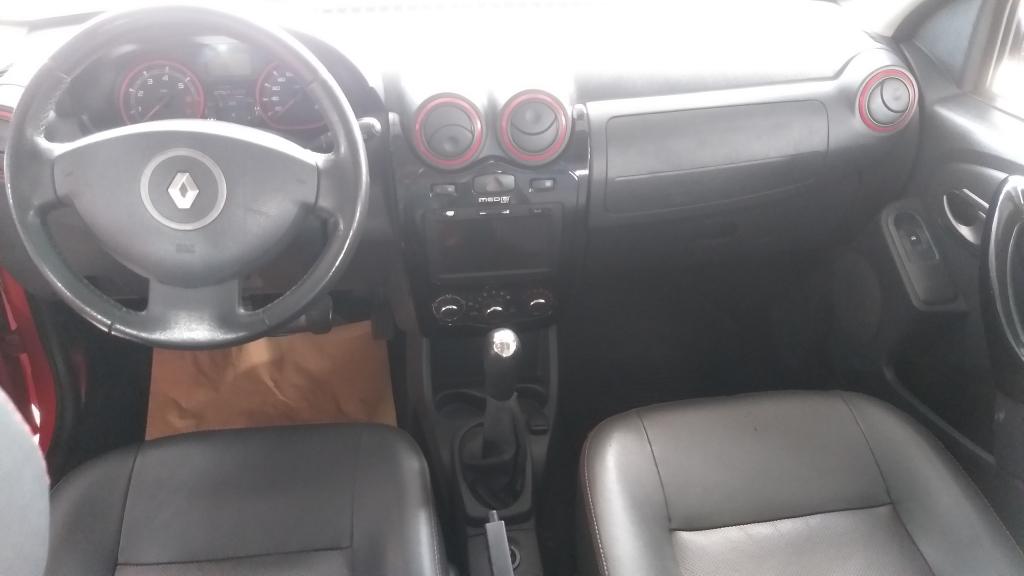 RENAULT Sandero - Foto