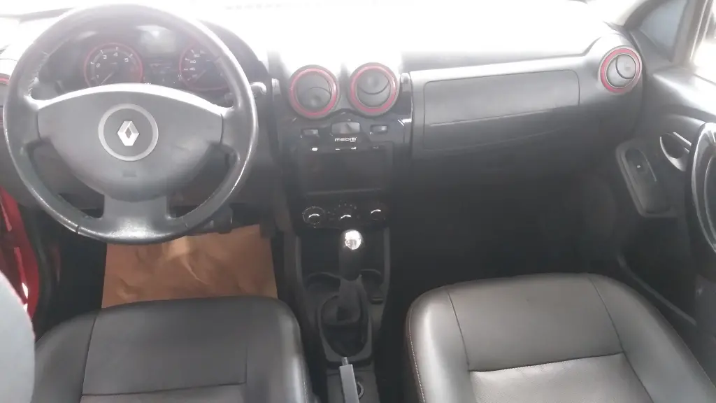 RENAULT Sandero - Foto