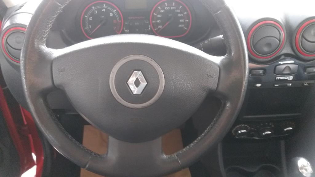 RENAULT Sandero - Foto