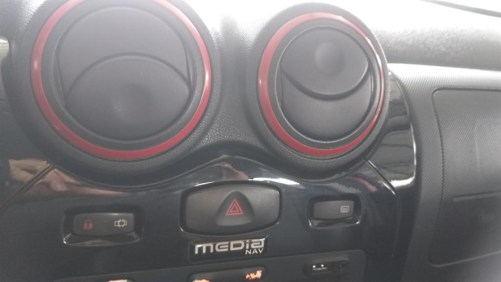 RENAULT Sandero - Foto