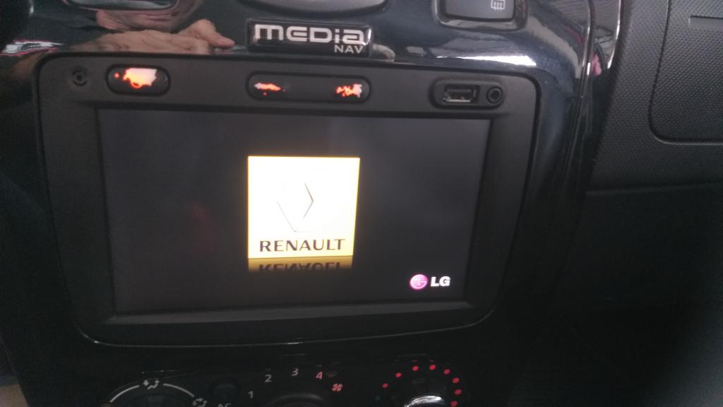 RENAULT Sandero - Foto