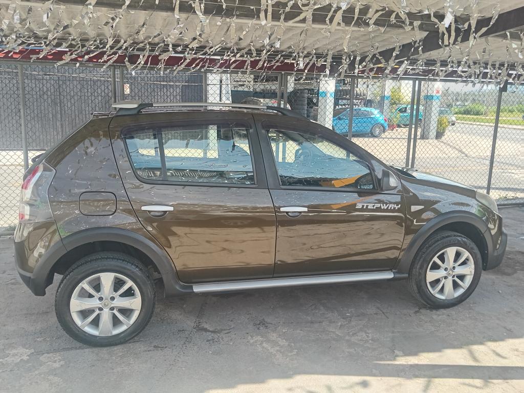 RENAULT Sandero - Foto