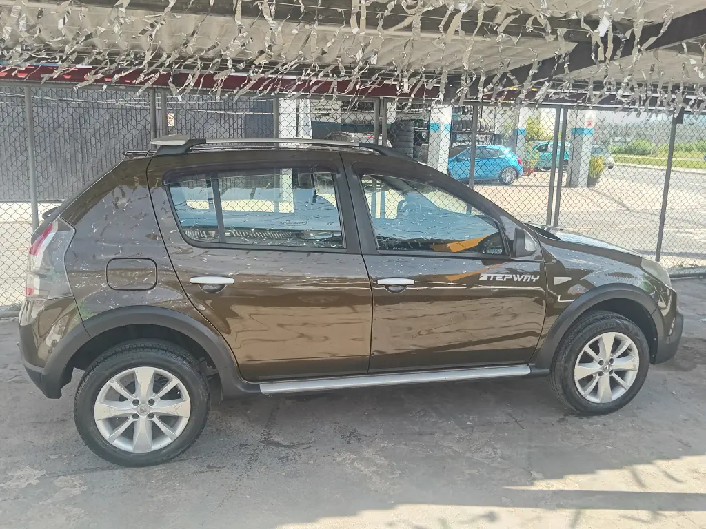 RENAULT Sandero - Foto