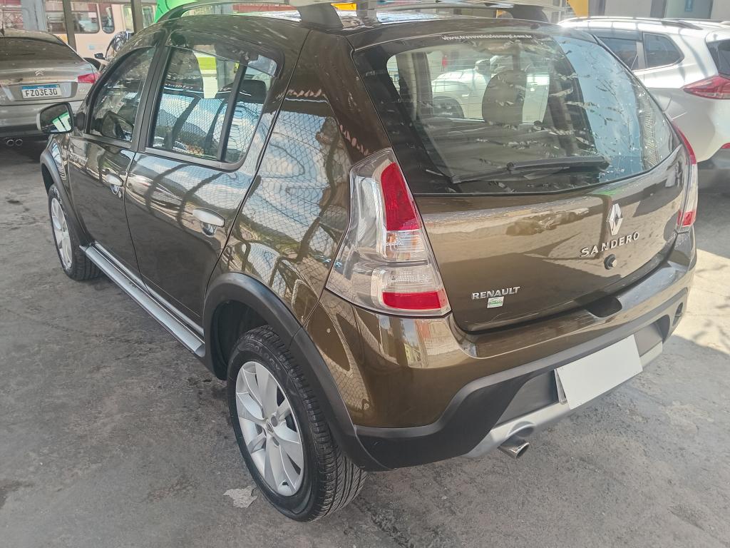 RENAULT Sandero - Foto