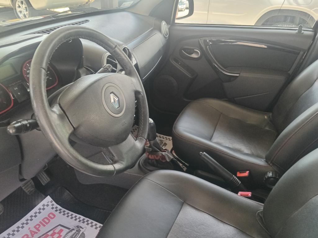 RENAULT Sandero - Foto