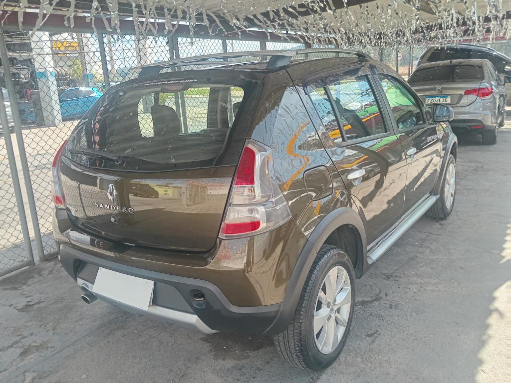 RENAULT Sandero - Foto