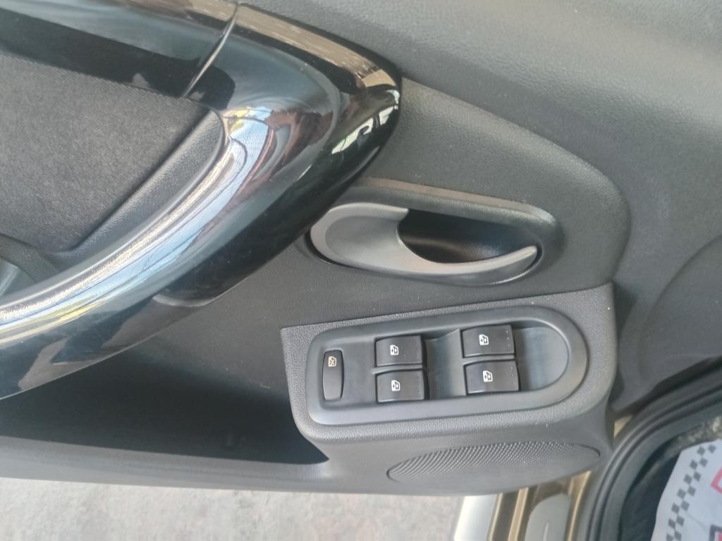 RENAULT Sandero - Foto