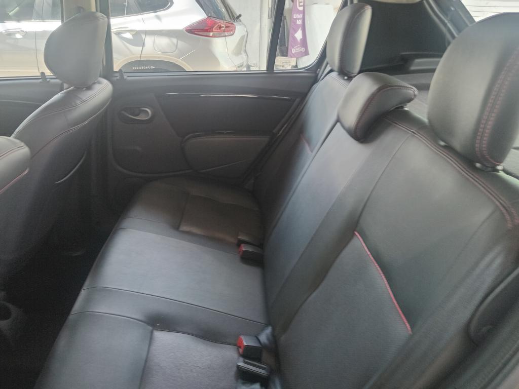 RENAULT Sandero - Foto