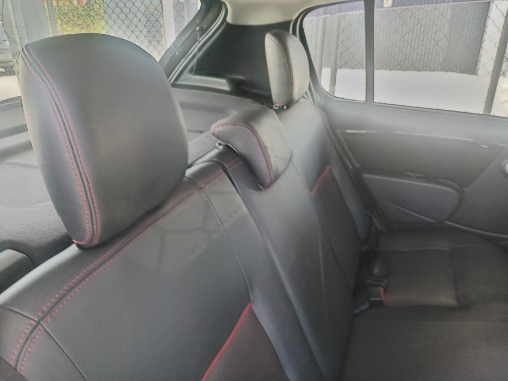 RENAULT Sandero - Foto