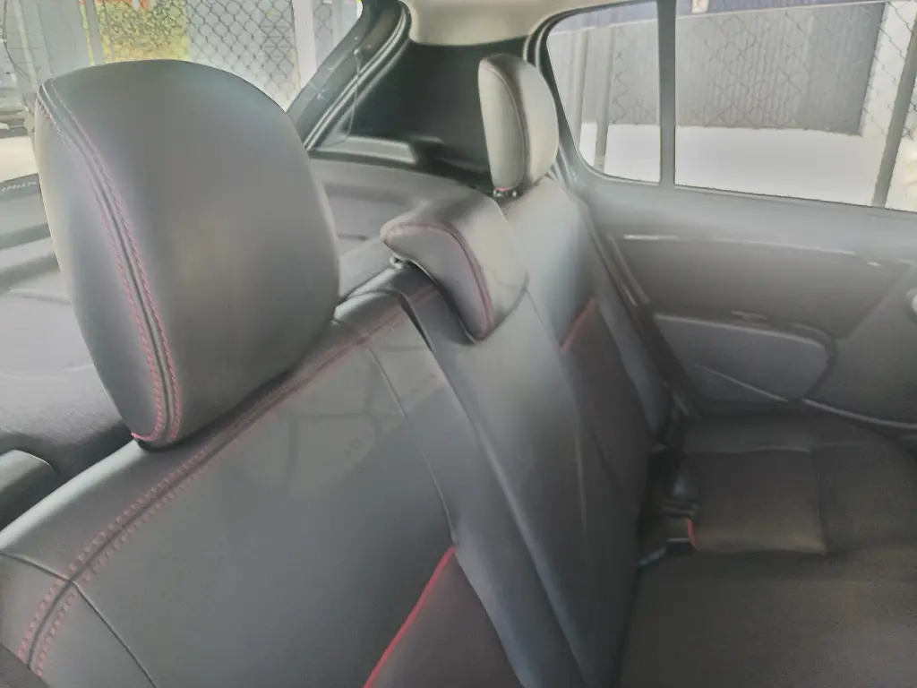 RENAULT Sandero - Foto