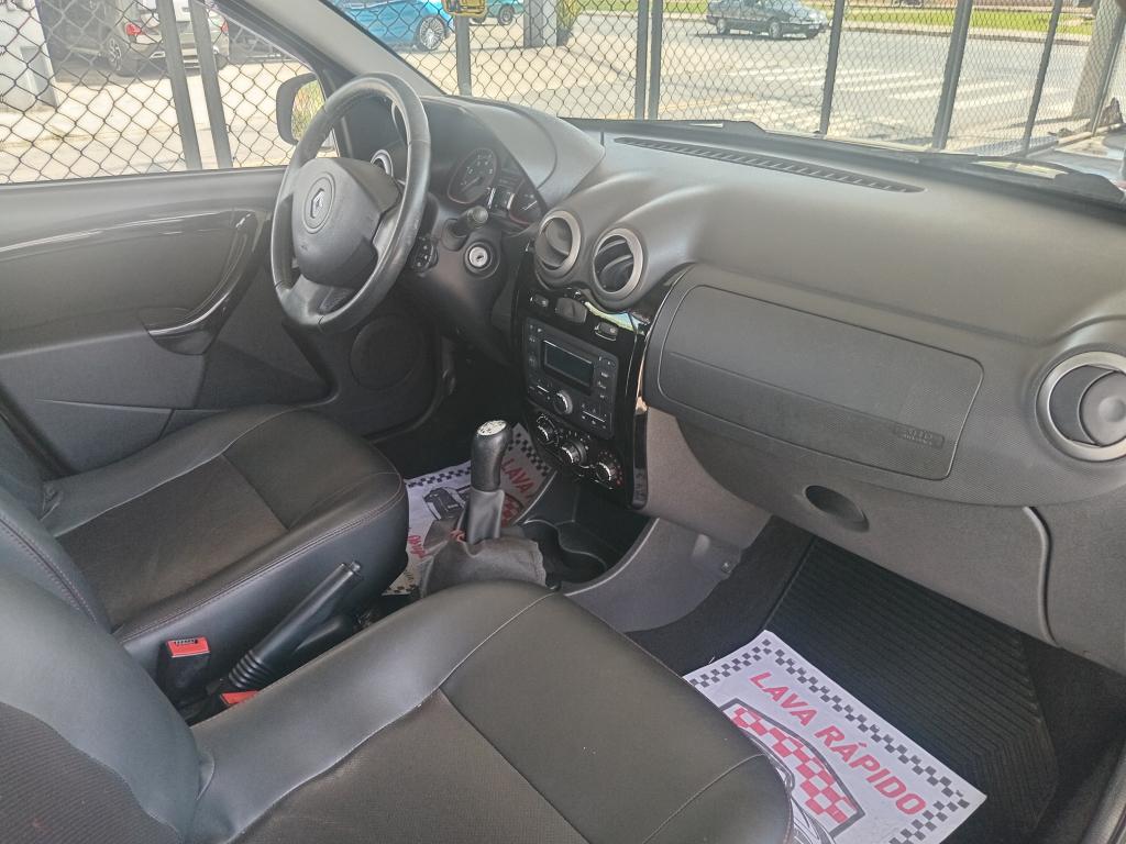 RENAULT Sandero - Foto