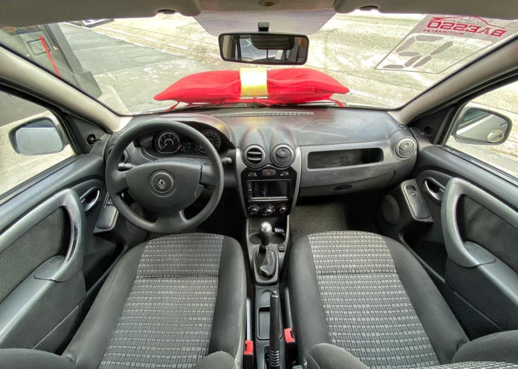 RENAULT Sandero - Foto