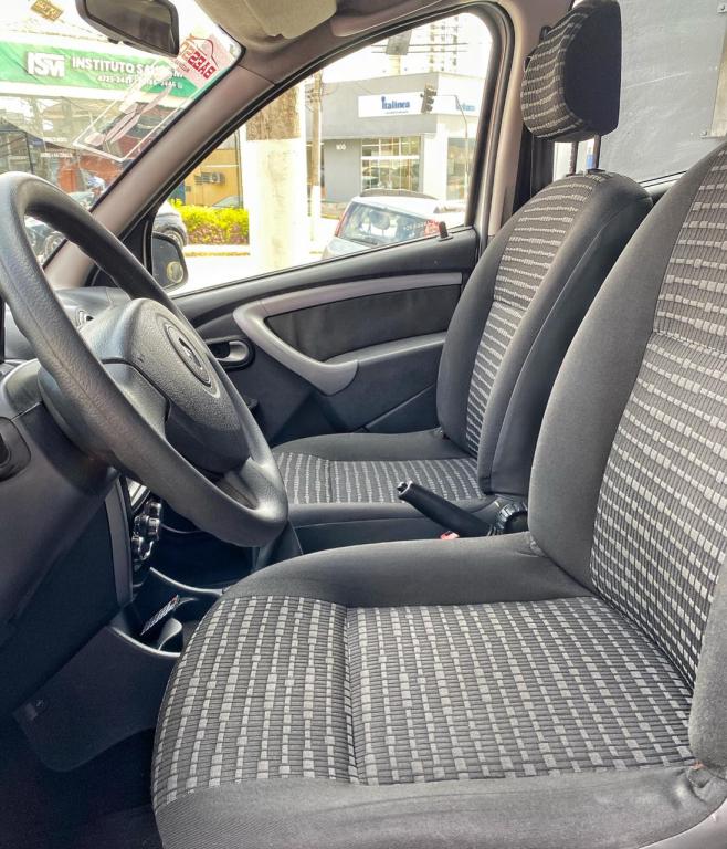 RENAULT Sandero - Foto