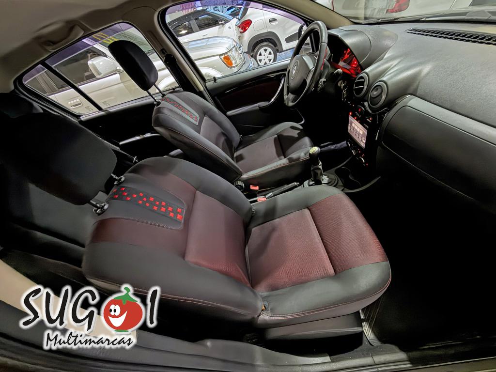 RENAULT Sandero - Foto