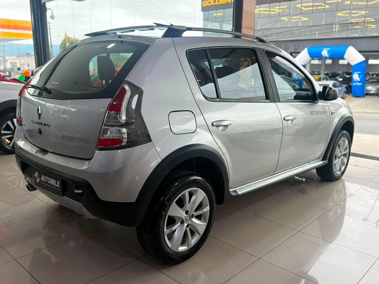 RENAULT Sandero - Foto