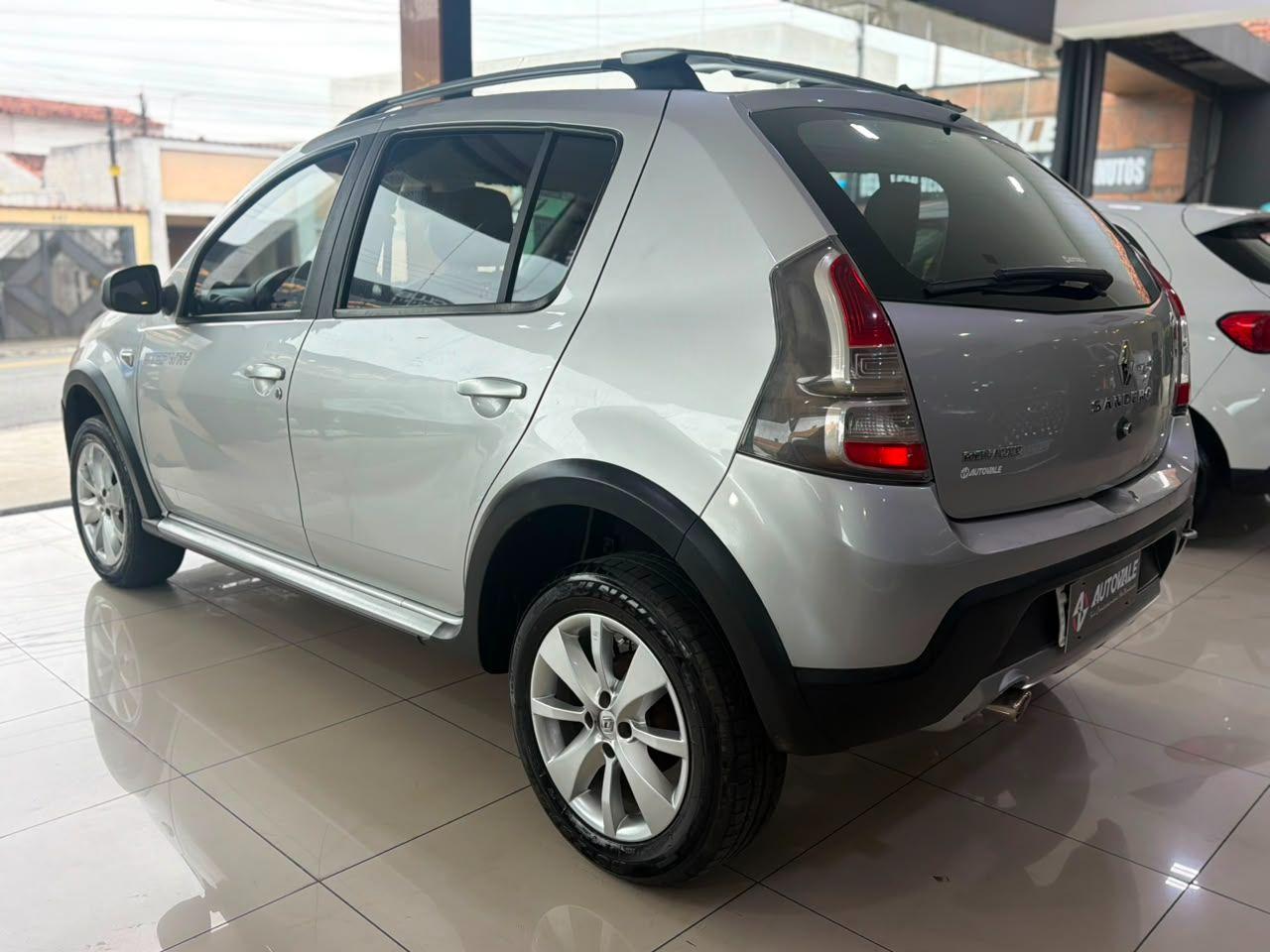 RENAULT Sandero - Foto