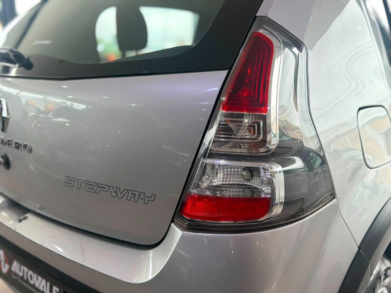RENAULT Sandero - Foto