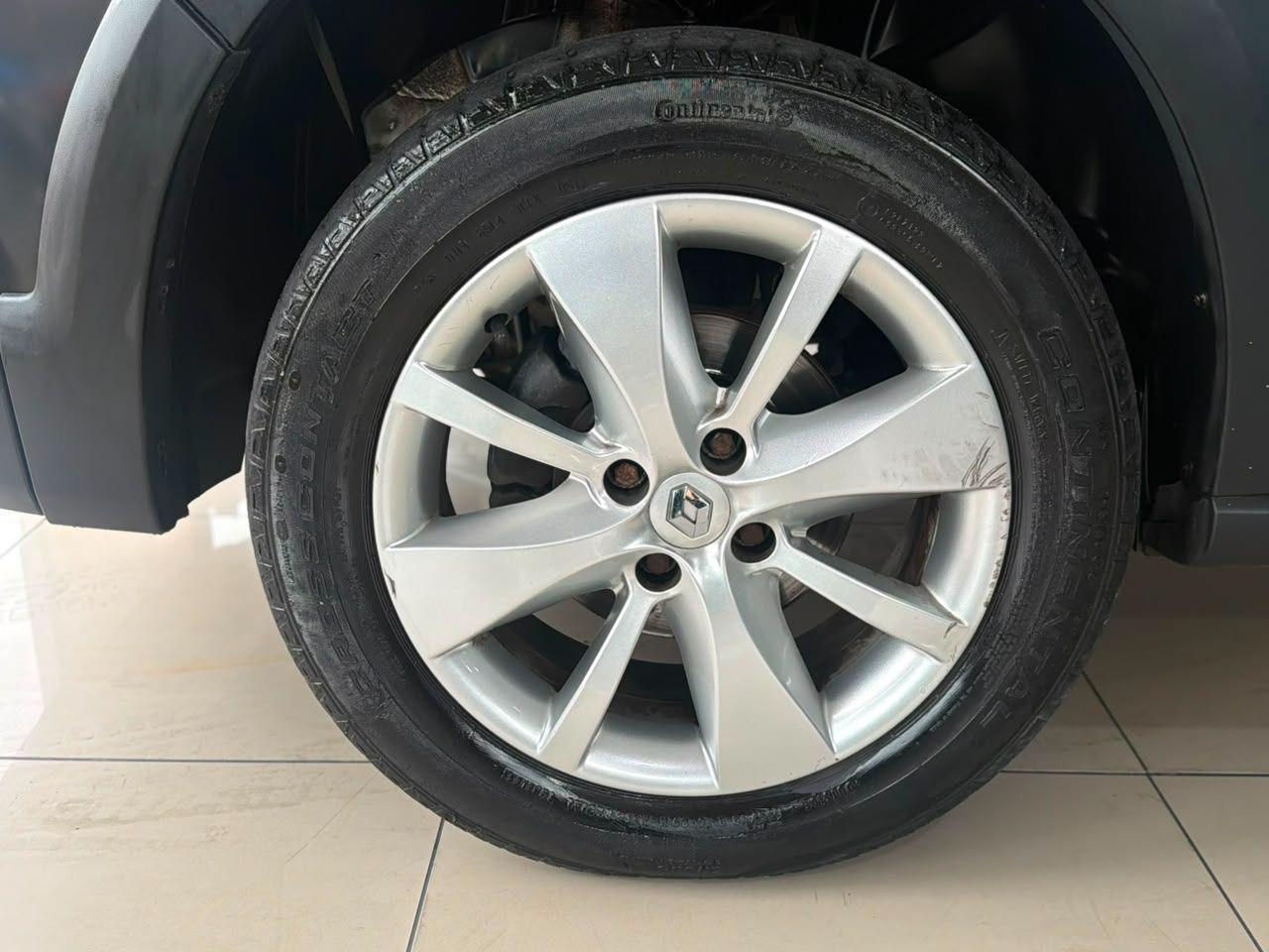 RENAULT Sandero - Foto