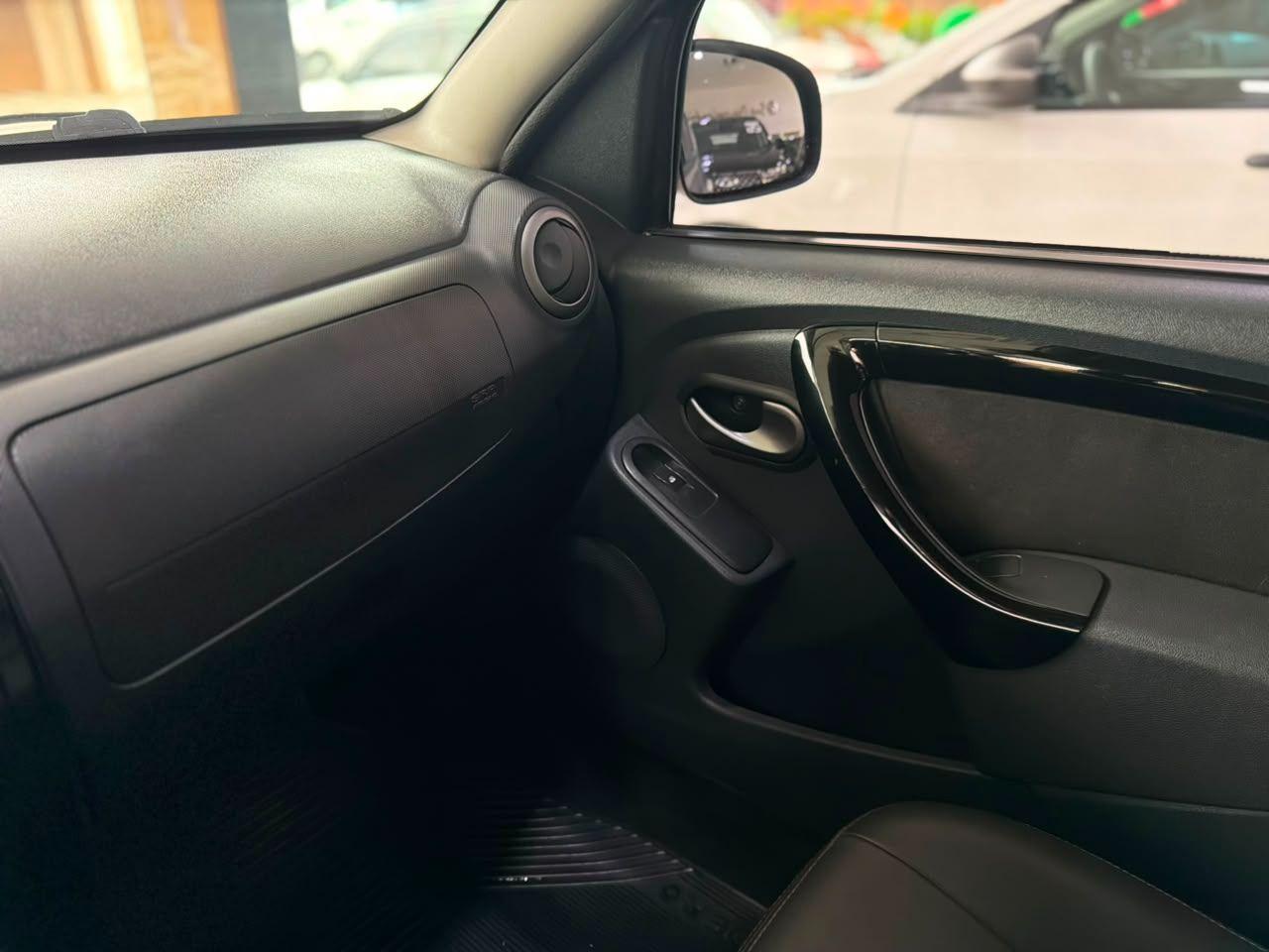 RENAULT Sandero - Foto