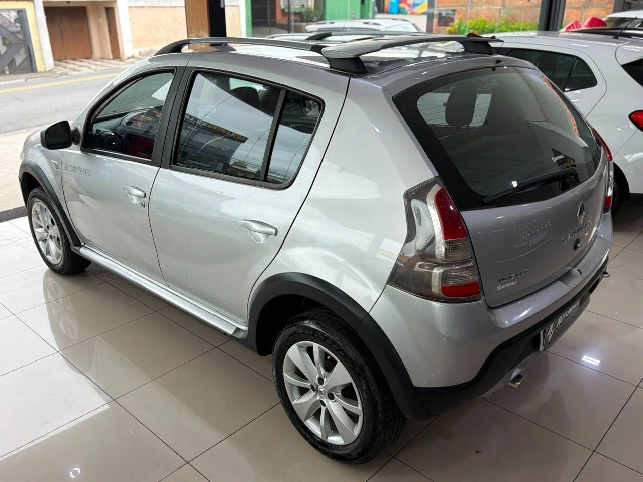 RENAULT Sandero - Foto