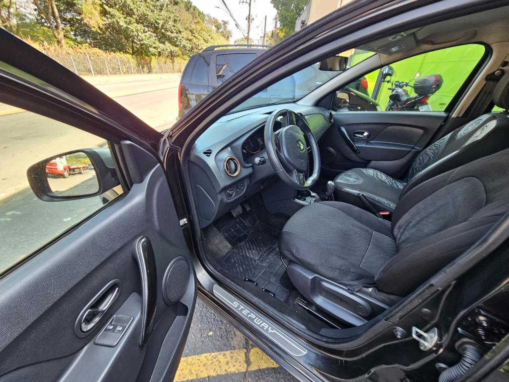 RENAULT Sandero - Foto
