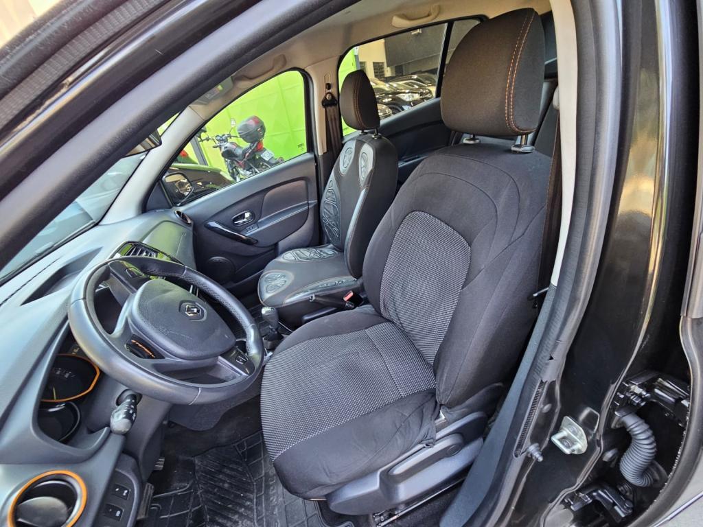 RENAULT Sandero - Foto