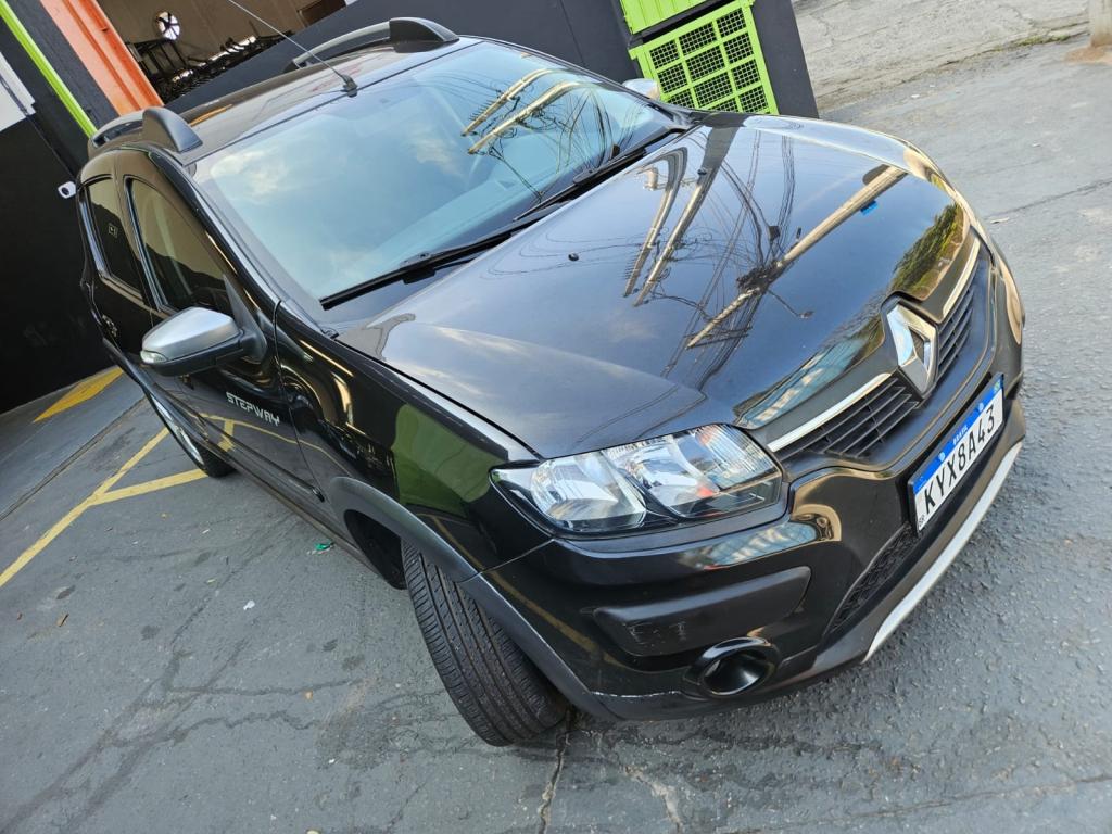 RENAULT Sandero - Foto