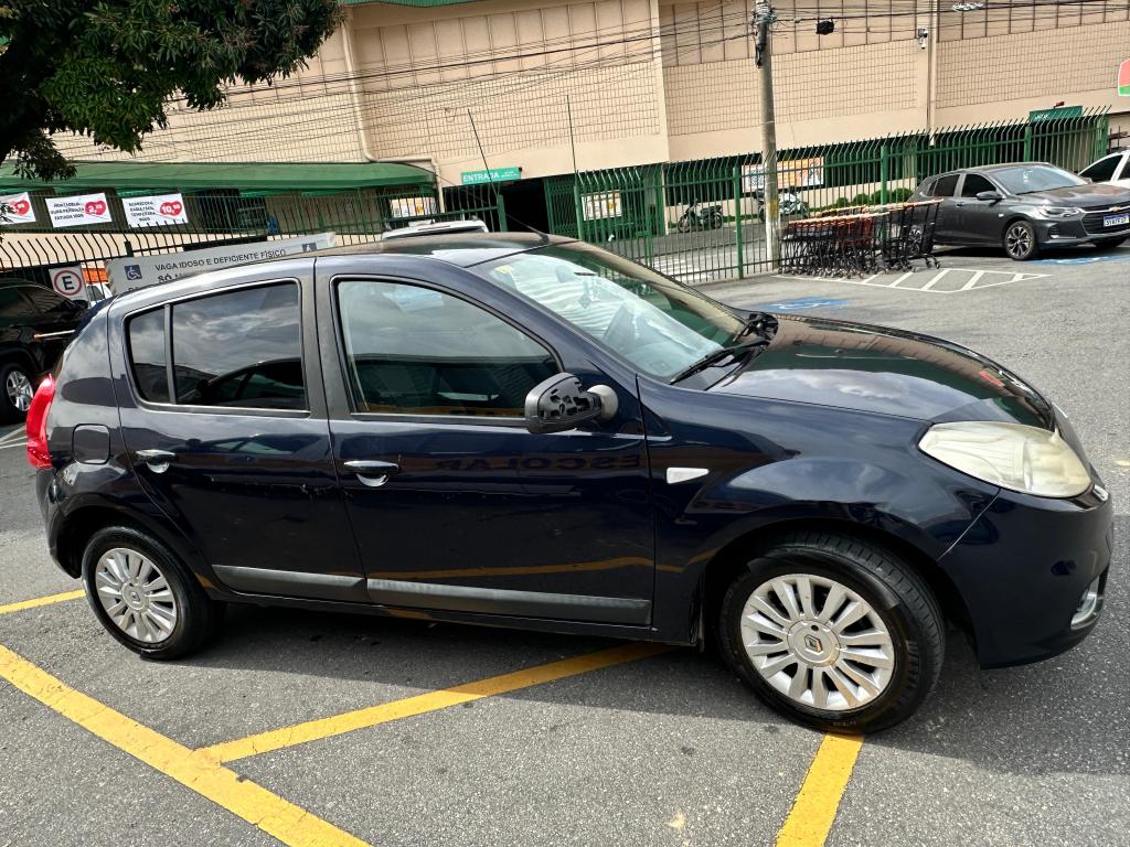 RENAULT Sandero - Foto