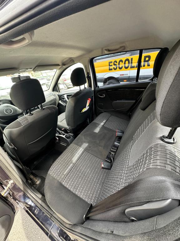 RENAULT Sandero - Foto