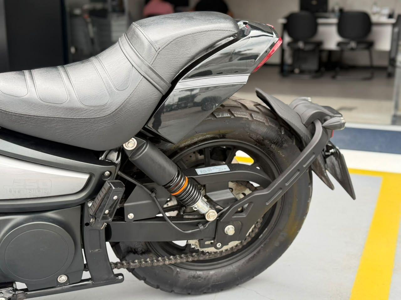 SHINERAY XY 250-4 - Foto