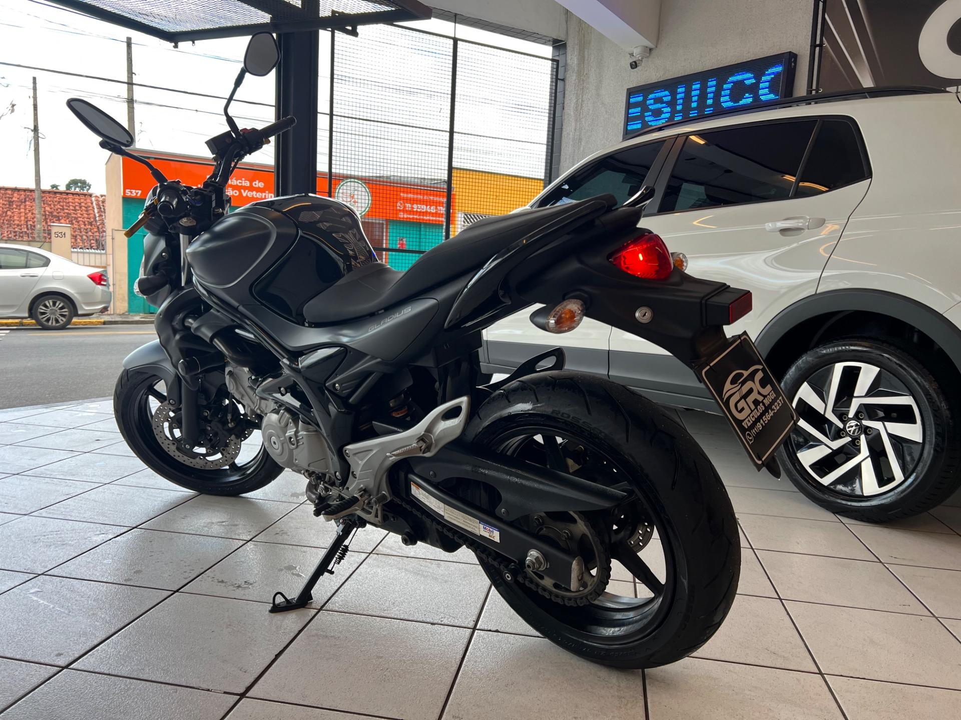 SUZUKI Gladius 650 - Foto